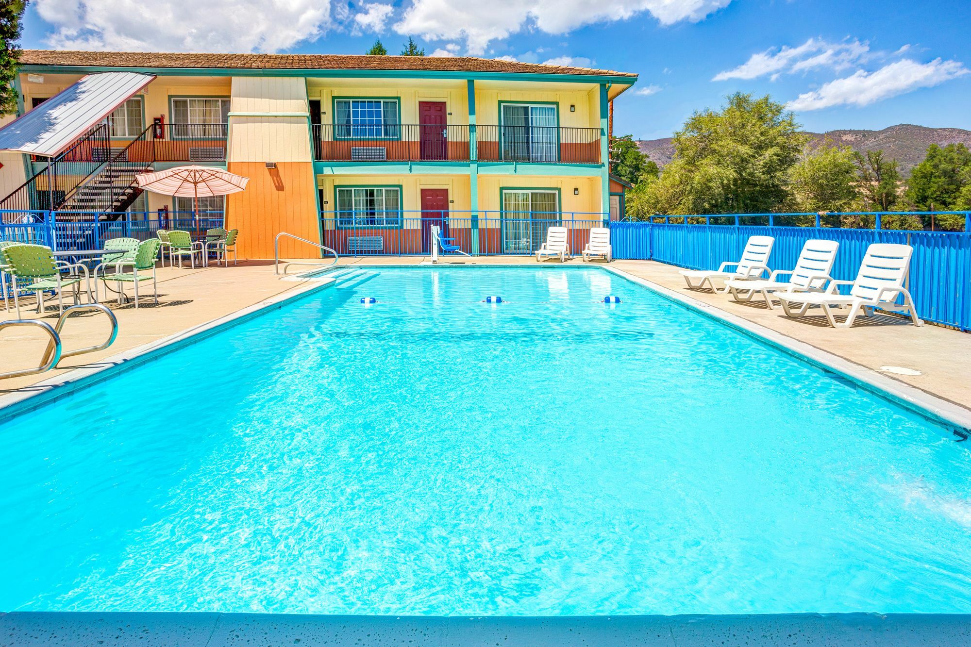 Hotel Super 8 By Wyndham Yreka Exterior foto